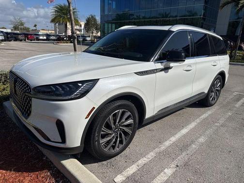 Pristine White Metallic Tri-Coat 2025 Lincoln Aviator Premiere