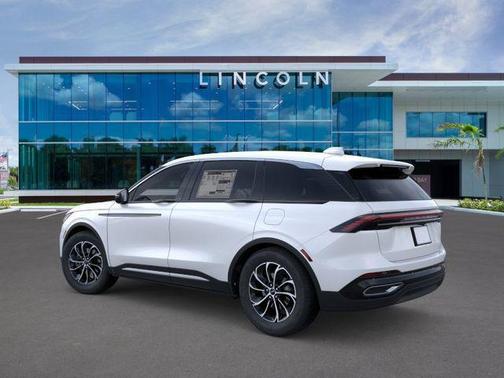 White Platinum Metallic Tri-Coat 2026 Lincoln Nautilus Premiere