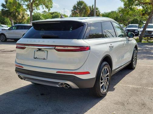 White Metallic 2022 Lincoln Corsair Standard