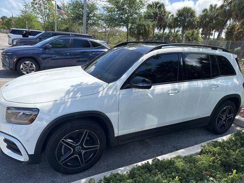 White 2024 Mercedes-Benz GLB 250 Base