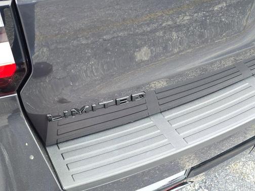 Dark Matter Metallic 2022 Ford Expedition Limited