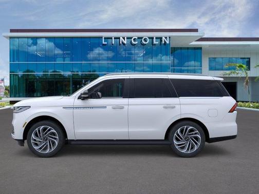 Pristine White Metallic Tri-Coat 2026 Lincoln Navigator Premiere