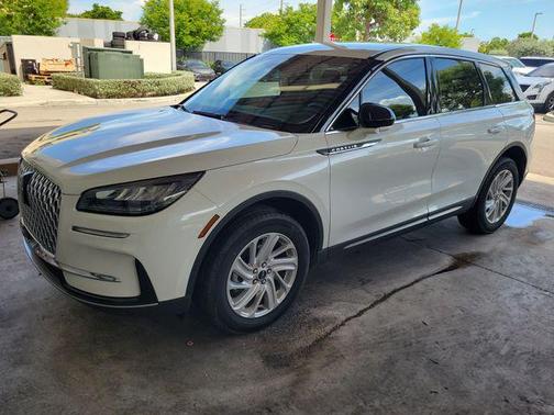 Pristine White Metallic Tri-Coat 2024 Lincoln Corsair Premiere