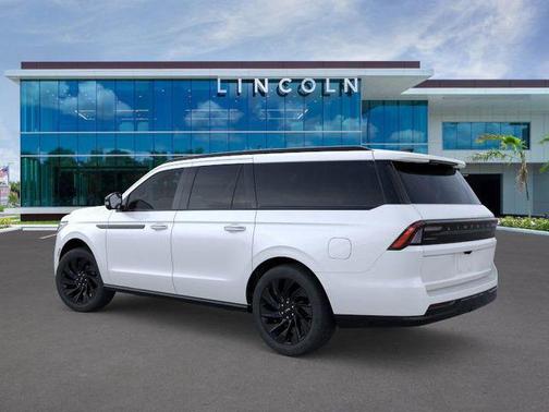 Pristine White Metallic Tri-Coat 2026 Lincoln Navigator Reserve