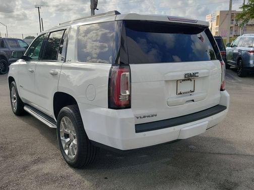 Summit White 2019 GMC Yukon SLE