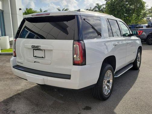 Summit White 2019 GMC Yukon SLE
