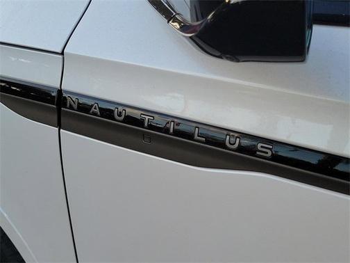 2024 Lincoln Nautilus Black Label