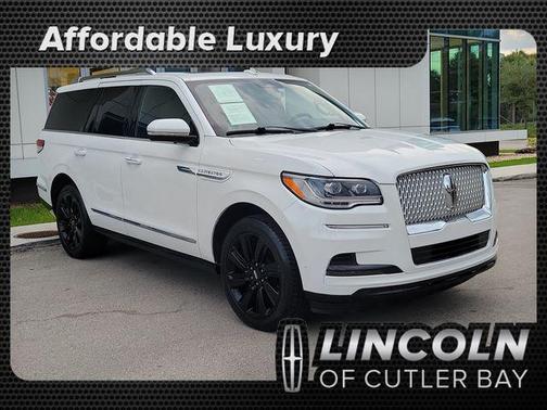Pristine White Metallic Tri-Coat 2022 Lincoln Navigator Reserve