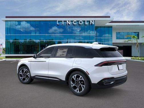 White Platinum Metallic Tri-Coat 2026 Lincoln Nautilus Premiere