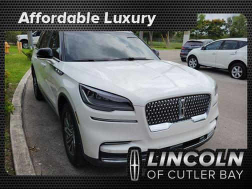 Pristine White Metallic Tri-Coat 2023 Lincoln Aviator Standard