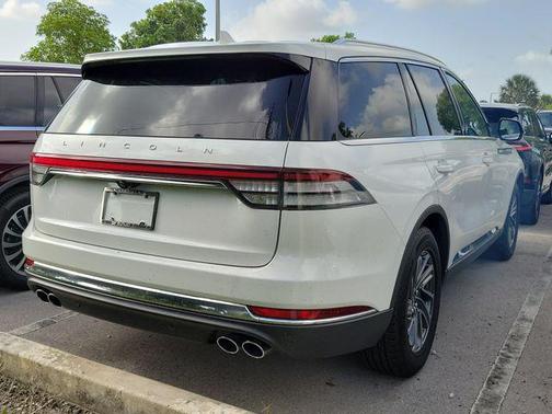 Pristine White Metallic Tri-Coat 2023 Lincoln Aviator Standard