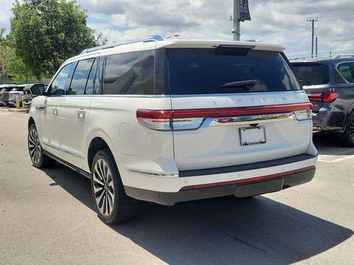Pristine White Metallic Tri-Coat 2023 Lincoln Navigator Reserve