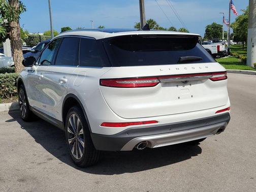 Pristine White Metallic Tri-Coat 2022 Lincoln Corsair Reserve