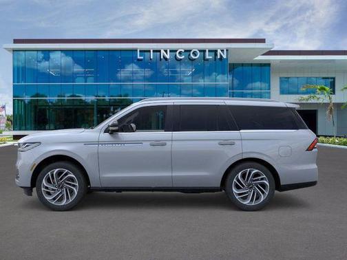 Gray Mist Metallic Tri-Coat 2026 Lincoln Navigator Reserve