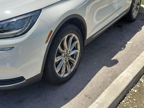 Pristine White Metallic Tri-Coat 2022 Lincoln Corsair Standard