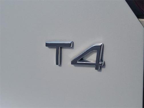 2021 Volvo XC40 T4 Momentum