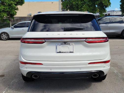 Pristine White Metallic Tri-Coat 2023 Lincoln Corsair Reserve