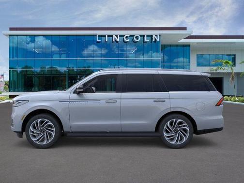 Gray Mist Metallic Tri-Coat 2026 Lincoln Navigator Premiere