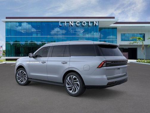 Gray Mist Metallic Tri-Coat 2026 Lincoln Navigator Premiere