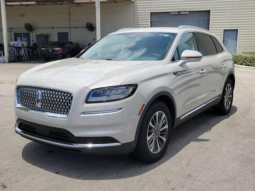 Ceramic Pearl Metallic Tinted Clearcoat 2022 Lincoln Nautilus Standard