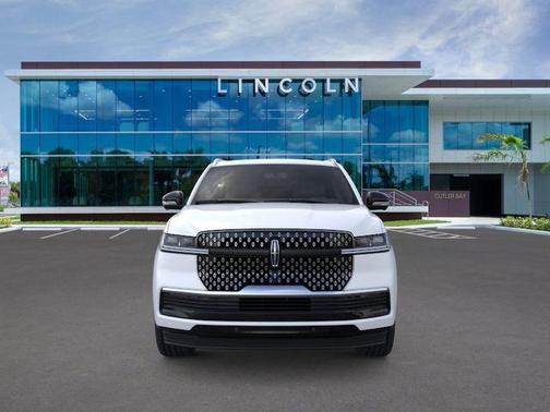 Pristine White Metallic Tri-Coat 2026 Lincoln Navigator Reserve