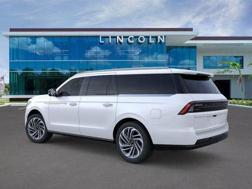 Pristine White Metallic Tri-Coat 2026 Lincoln Navigator Reserve