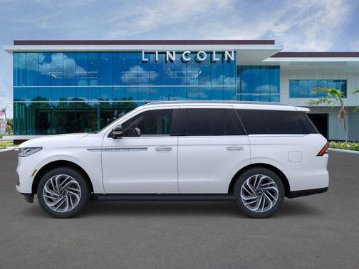 Pristine White Metallic Tri-Coat 2026 Lincoln Navigator Premiere