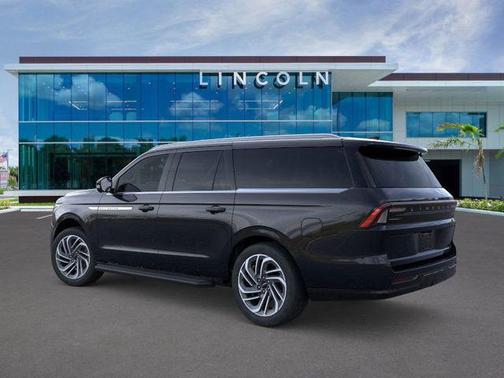 Infinite Black Metallic Clearcoat 2026 Lincoln Navigator Premiere
