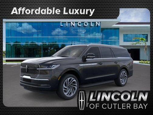 Infinite Black Metallic Clearcoat 2026 Lincoln Navigator Premiere