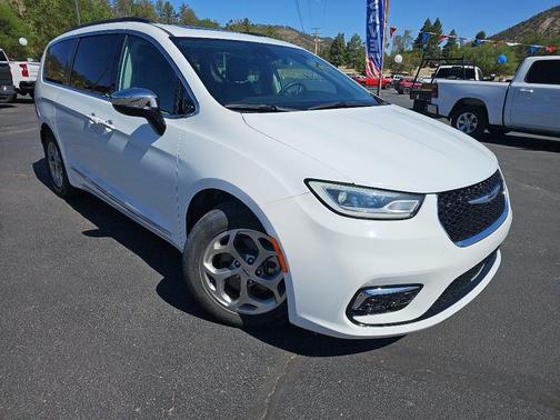 White 2023 Chrysler Pacifica Limited