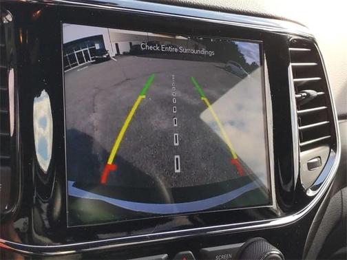 Photo 4 of 45 of 2020 Jeep Grand Cherokee Altitude
