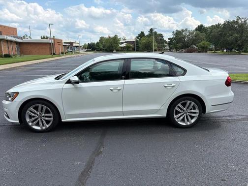 Pure White 2019 Volkswagen Passat 2.0T Wolfsburg Edition