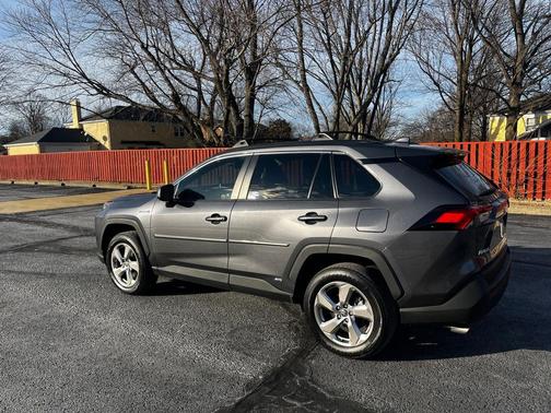 2021 Toyota RAV4 Hybrid XLE Premium