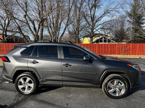 2021 Toyota RAV4 Hybrid XLE Premium