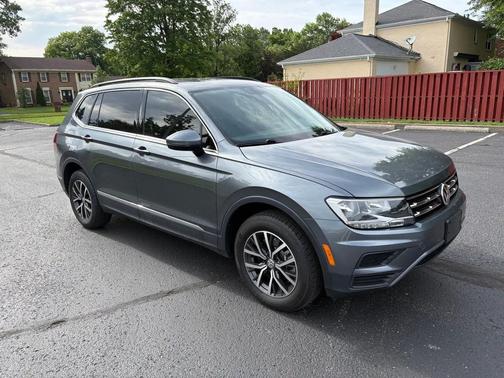 Platinum Gray Metallic 2020 Volkswagen Tiguan 2.0T SE R-Line Black 4MOTION