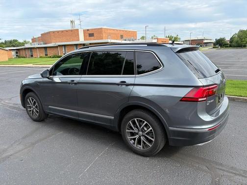 Platinum Gray Metallic 2020 Volkswagen Tiguan 2.0T SE R-Line Black 4MOTION