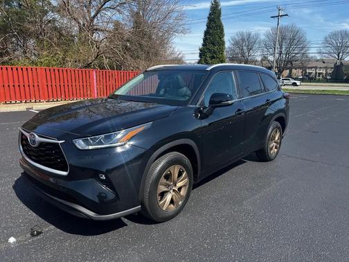 2023 Toyota Highlander Hybrid XLE