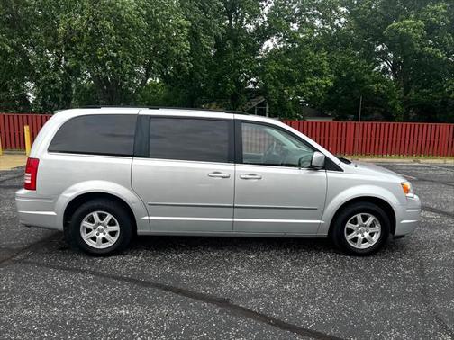 2010 Chrysler Town & Country Touring