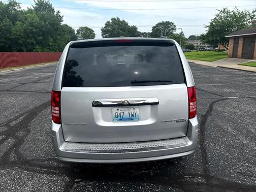 2010 Chrysler Town & Country Touring