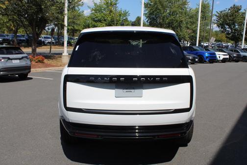 2025 Land Rover Range Rover SE