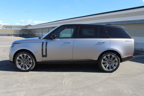 2025 Land Rover Range Rover P400 SE LWB 7 Seat