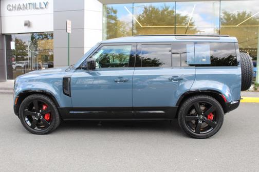 2024 Land Rover Defender 110 P400 X-Dynamic SE
