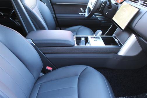 2025 Land Rover Range Rover P400 SE SWB