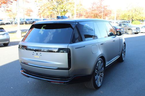 2025 Land Rover Range Rover P400 SE SWB