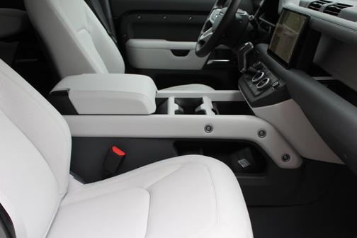 2025 Land Rover Defender X-Dynamic SE