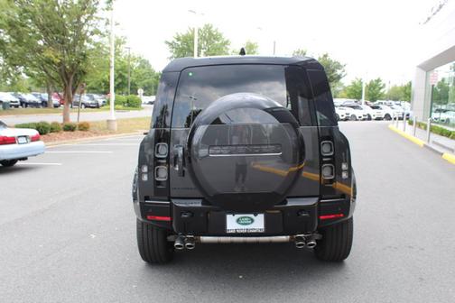 2025 Land Rover Defender V8