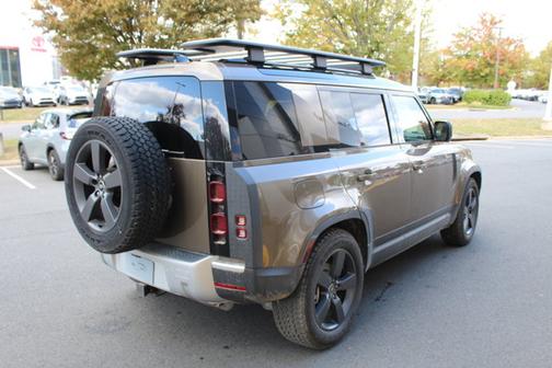 2025 Land Rover Defender 110 P300 S