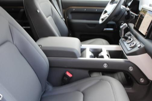 2025 Land Rover Defender 110 P300 S