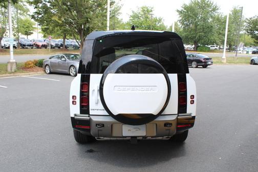 2025 Land Rover Defender X-Dynamic SE