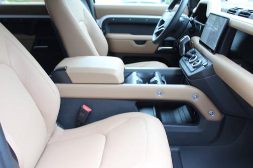 2025 Land Rover Defender 110 P400 S